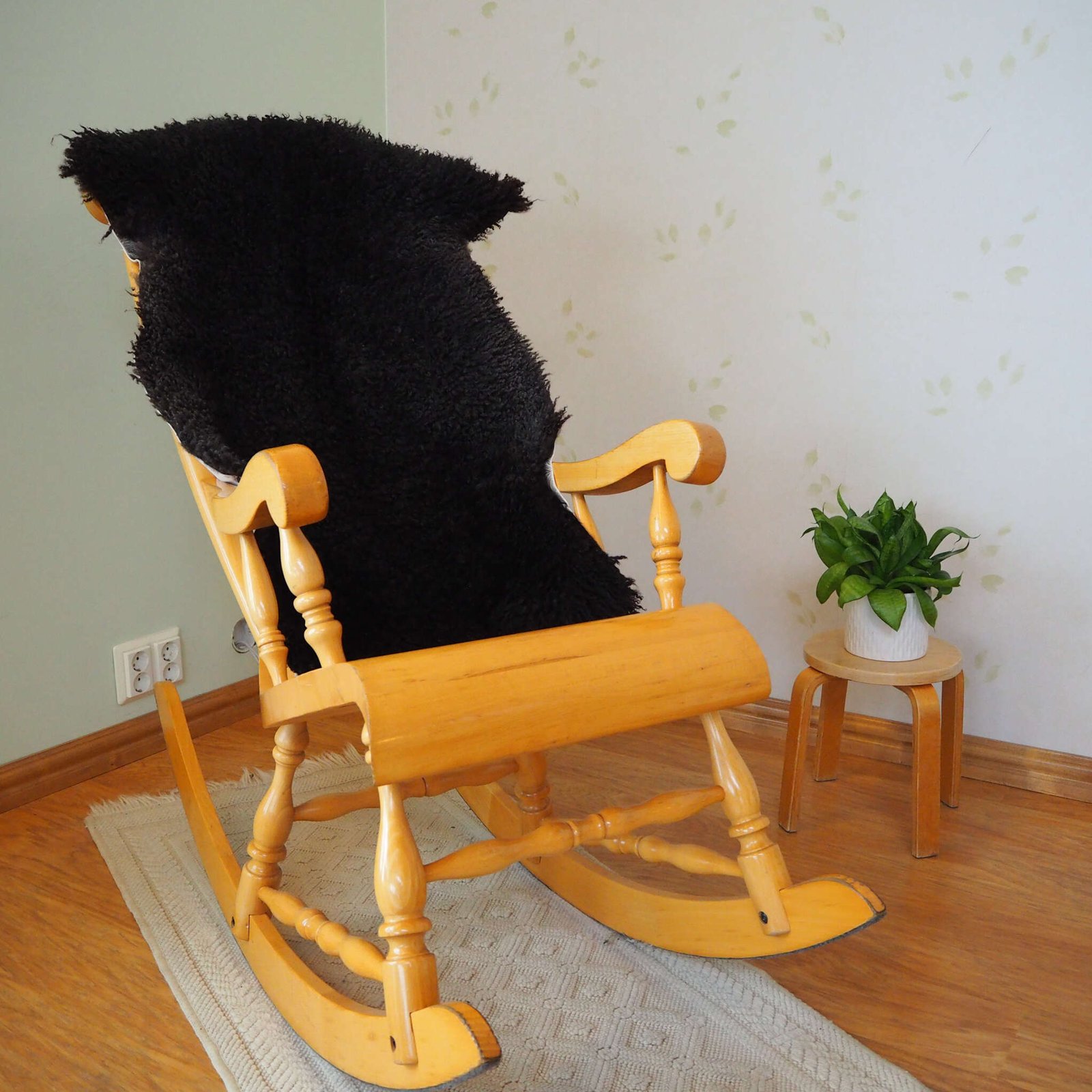 Mustaharmaa lampaantalja